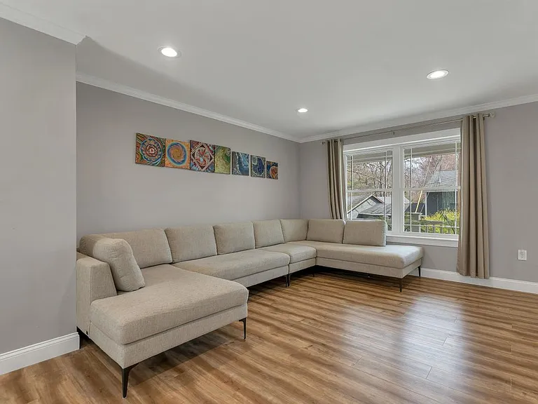 40 Mary Ann Ave — Photo 29