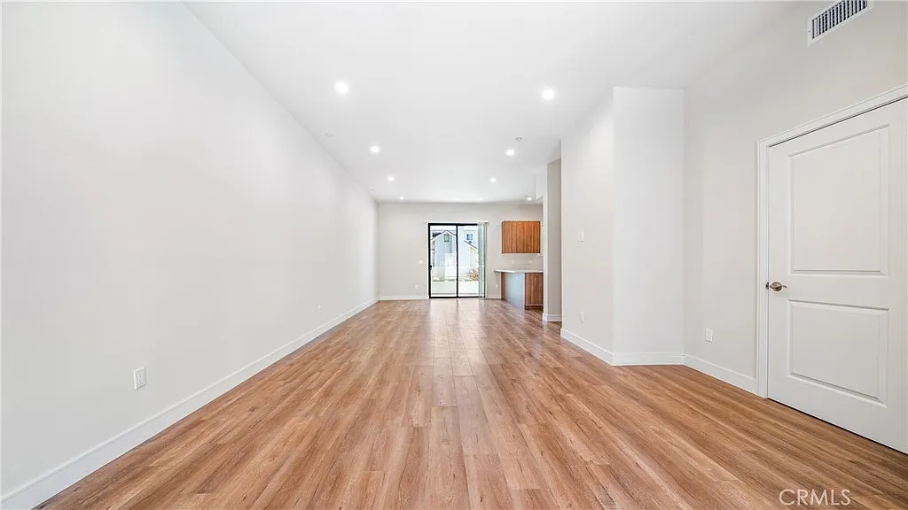 Building Photo - 1128 Stanley Ave #D