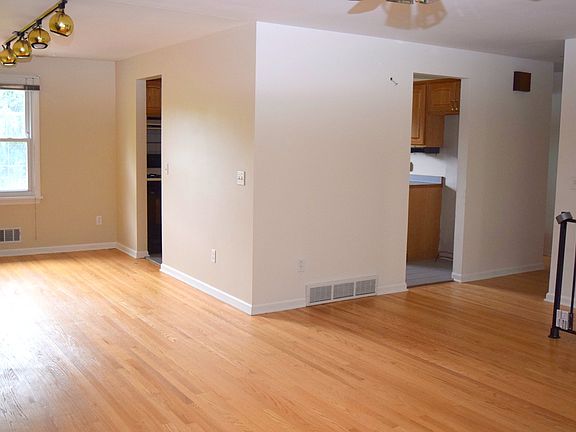 3rd image of 43 Kathy Dr