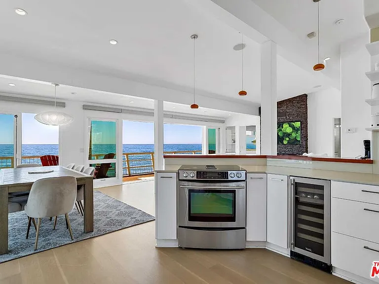 24742 Malibu Rd — Photo 10