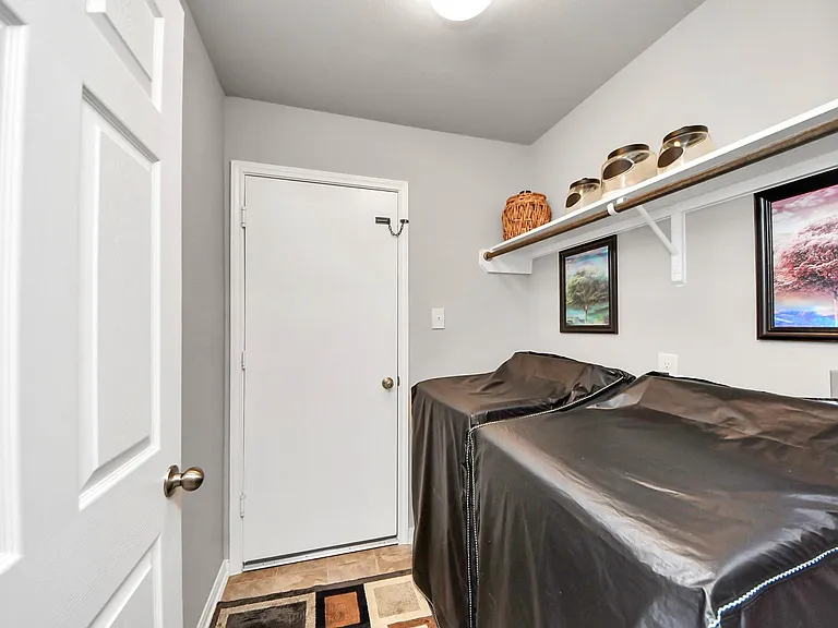 2918 Silverhorn Ln — Photo 23