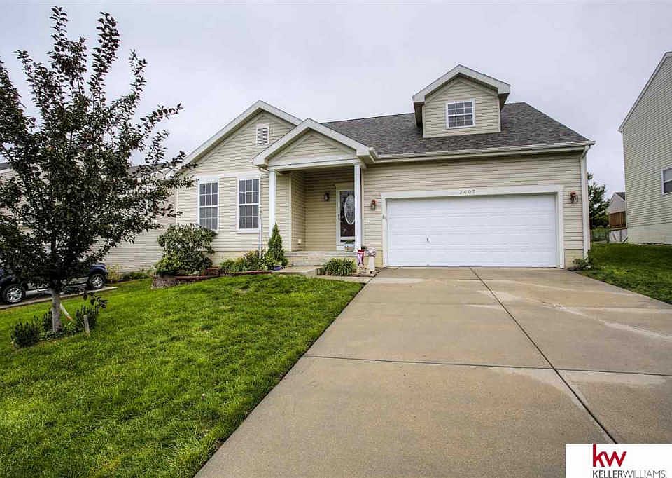 1st image of 2407 Lakewood Dr