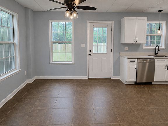 2nd image of 118 Roadrunner Ln