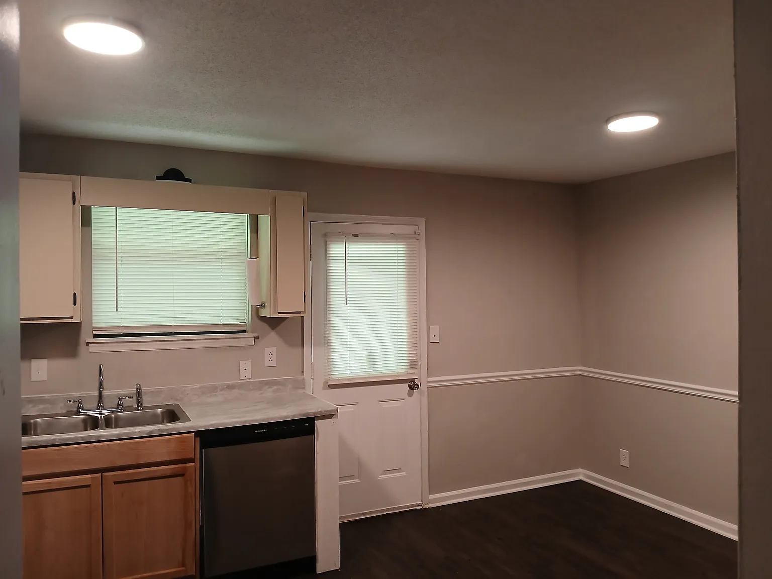 2 bed, 1.5 bath, 1056 sqft, $999 — Photo 3