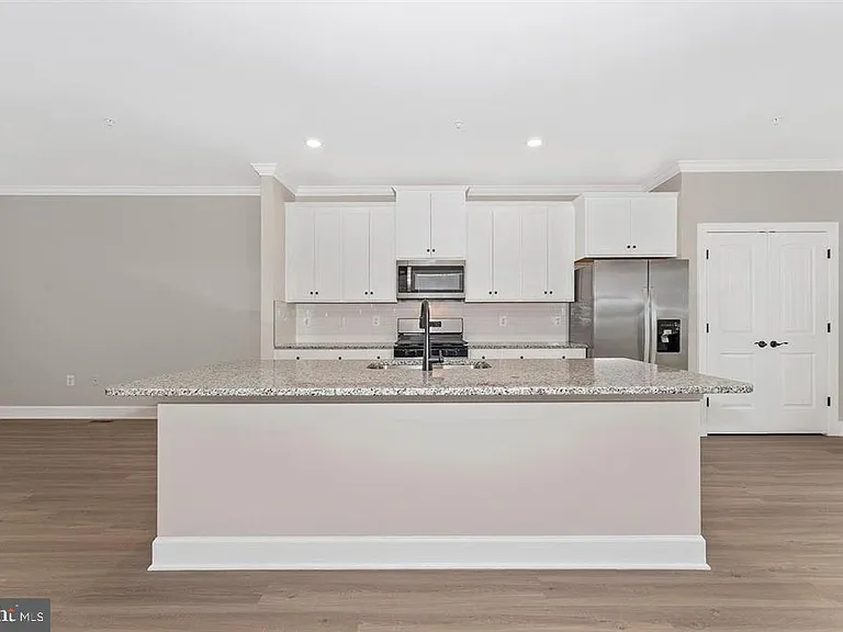 527 Abigail Ave — Photo 8