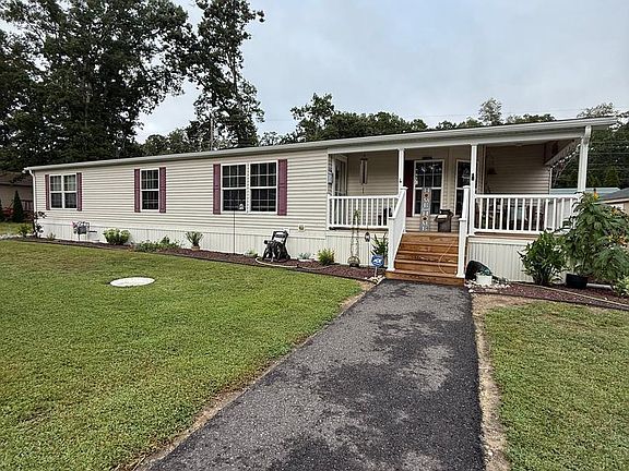 2nd image of 8 Bayberry Ln