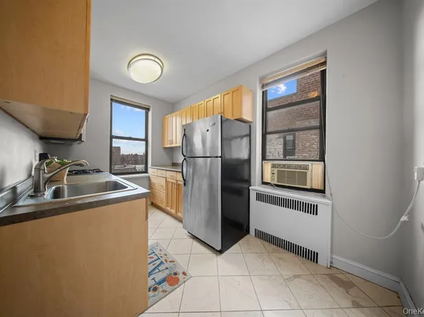 98-120 Queens Boulevard image 12 of 29