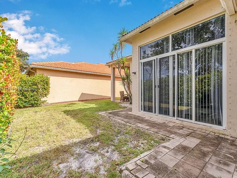 6313 Paradise Cv — Photo 26