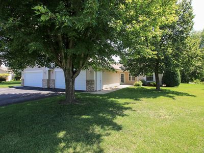 841 Greensview Ct NW, Hutchinson, MN, 55350
