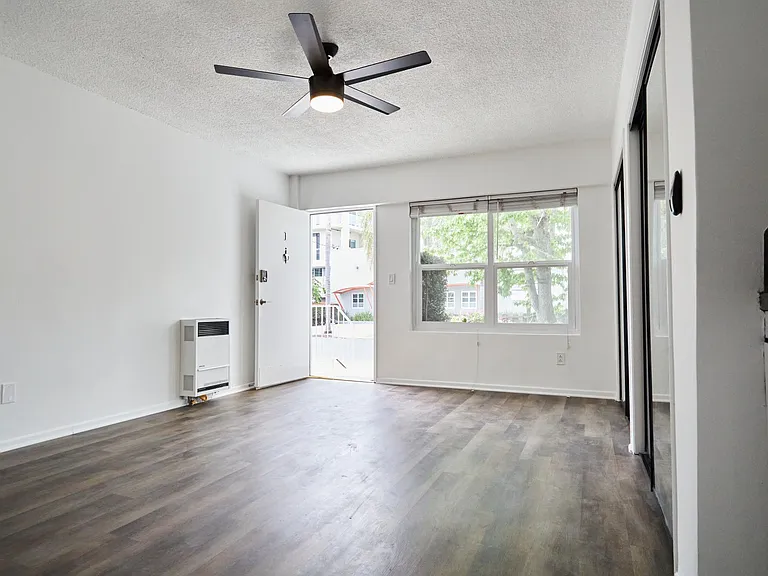 4076 Redwood Ave #1 — Photo 3