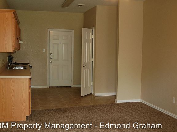 2nd image of 1709 N Kaufman St #B