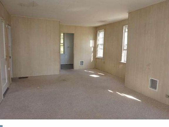 2nd image of 876 Velde Ave