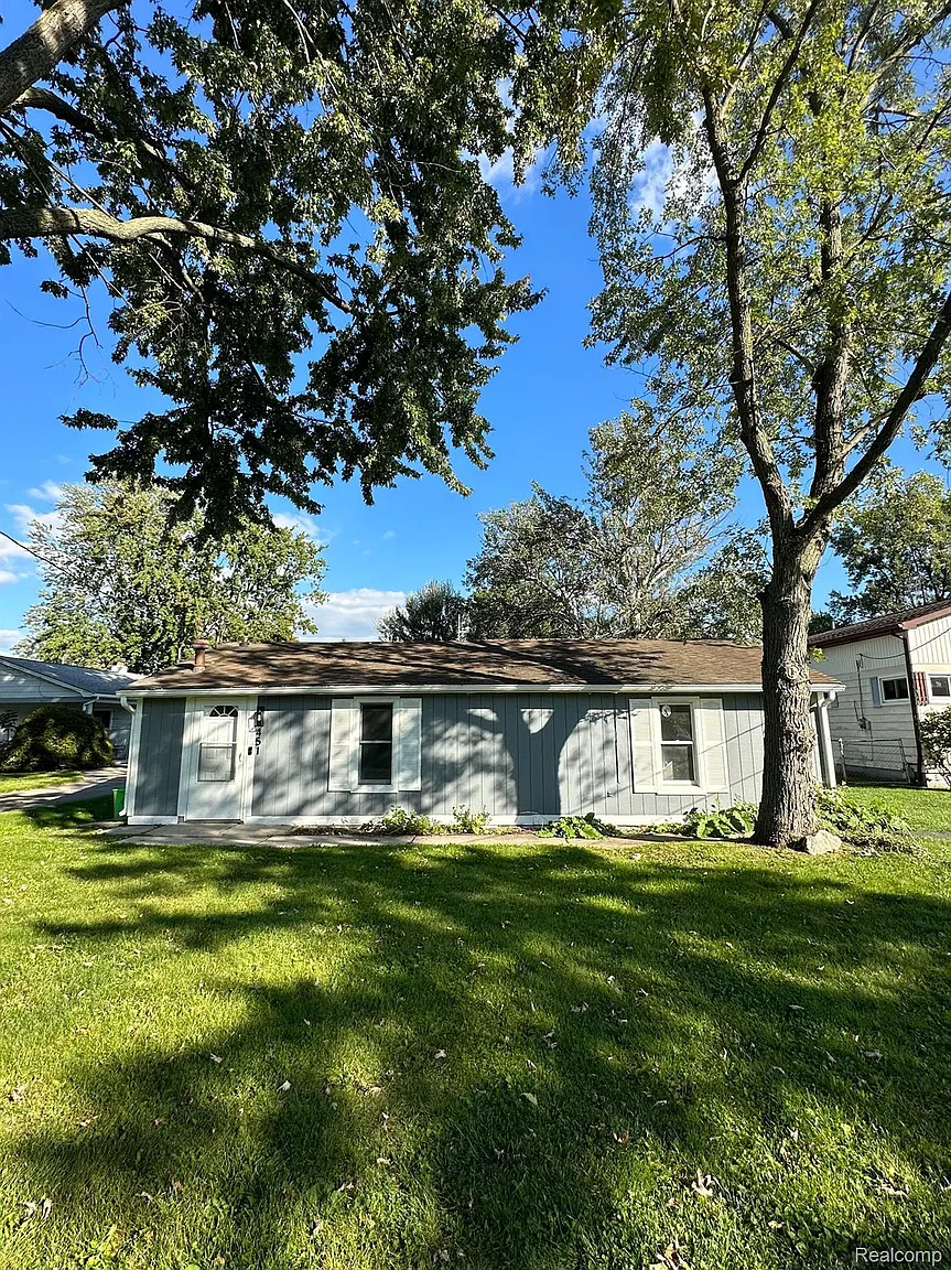 451 Walnut Dr photo 1