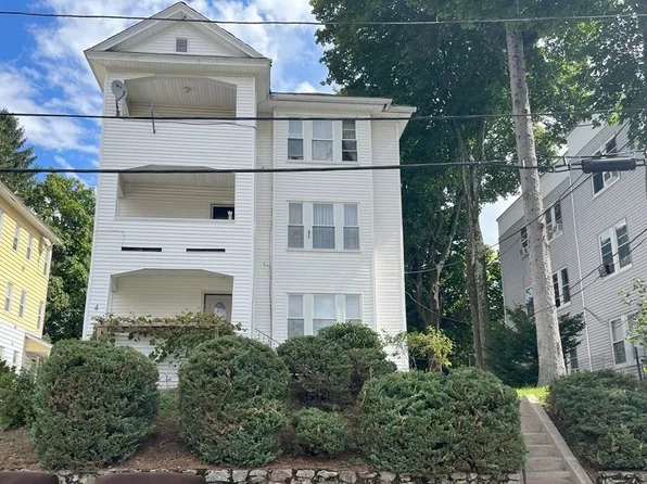 4 Holland Rd, Worcester, MA 01603