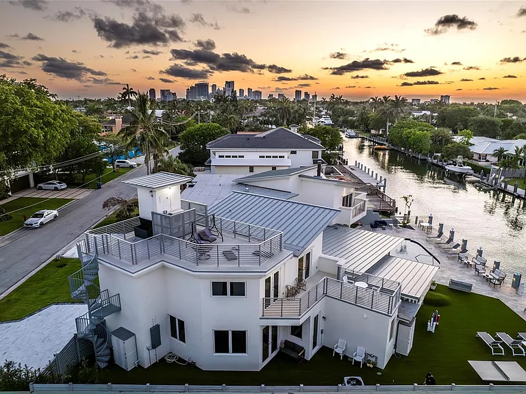 2523 Castilla Isle — Photo 10