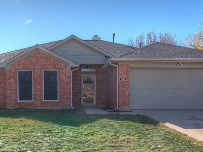 336 Stately Oak Ln, Lake Dallas, TX, 75065