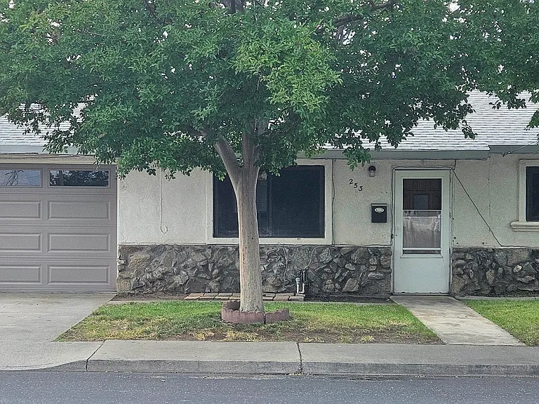 253 N Walnut Ave — Photo 22