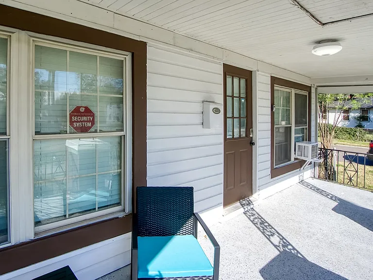 1403 Steele St — Photo 8