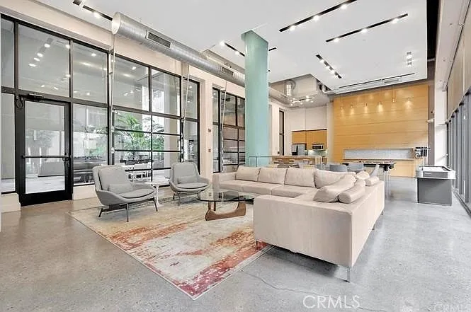 Building Photo - 133 N Promenade