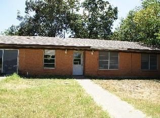 607 E 9th St, Elgin, TX 78621