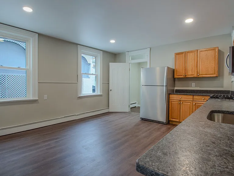 208 Chestnut St — Photo 6