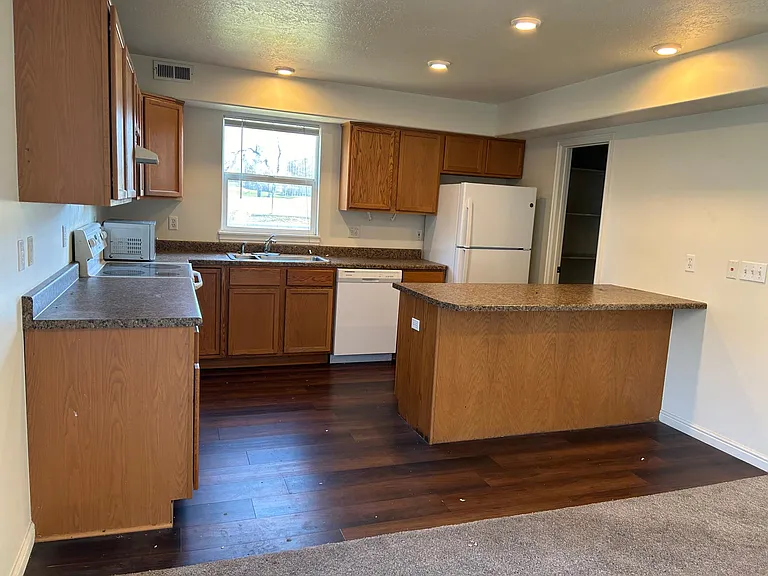 2576 S 900 E #1 — Photo 3