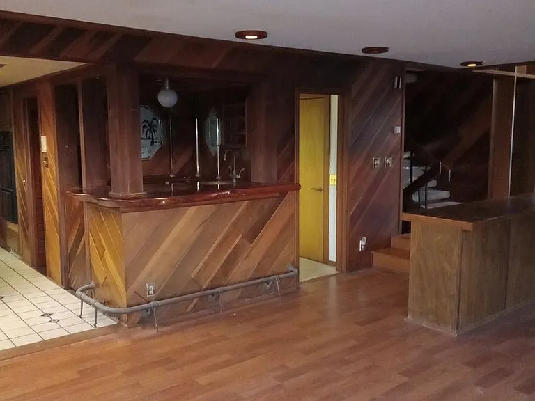 1047 Driftwood Ln — Photo 2