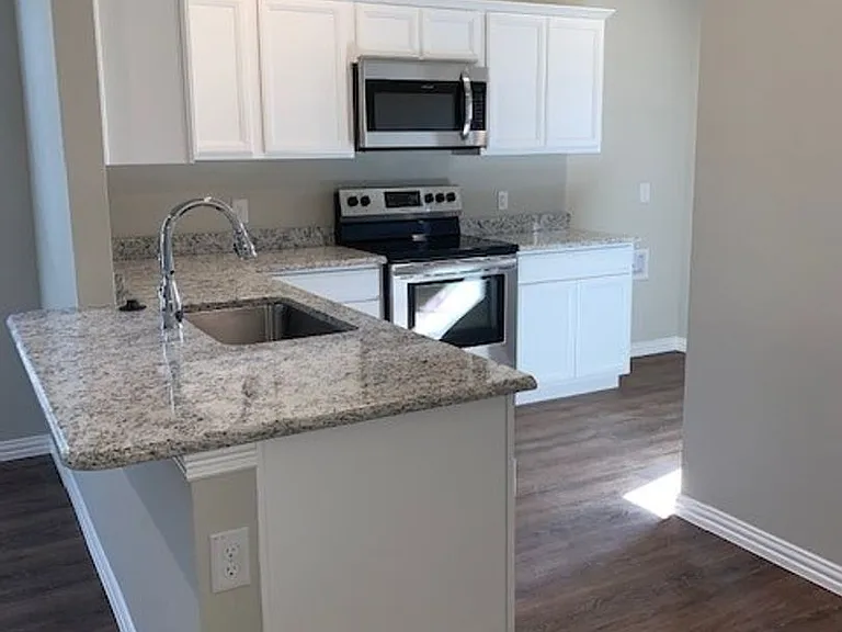 136 Arnold Ave — Photo 5
