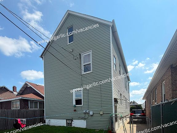 2nd image of 3824 Fir St Floor 2
