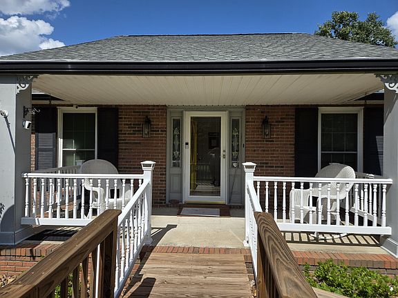 3rd image of 415 River Oaks Dr