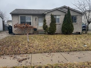28840 Waverly St, Roseville, MI 48066