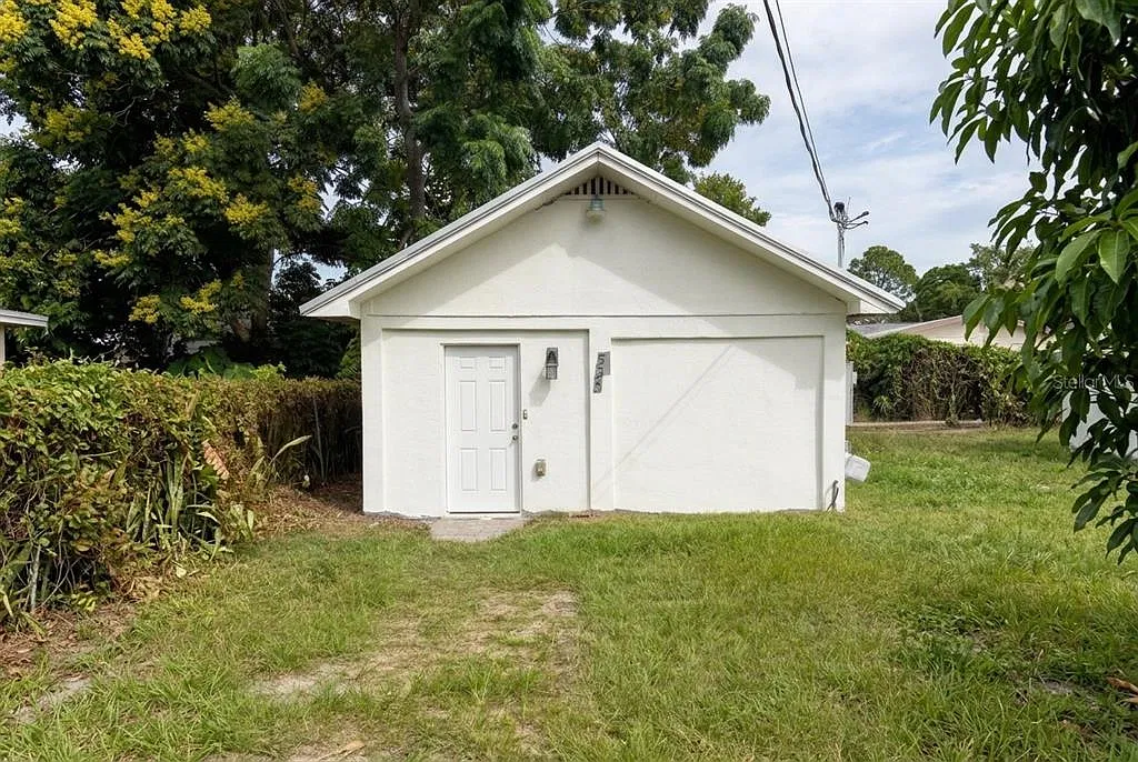 1 bed, 1.0 bath, 612 sqft, $1,300 — Photo 1