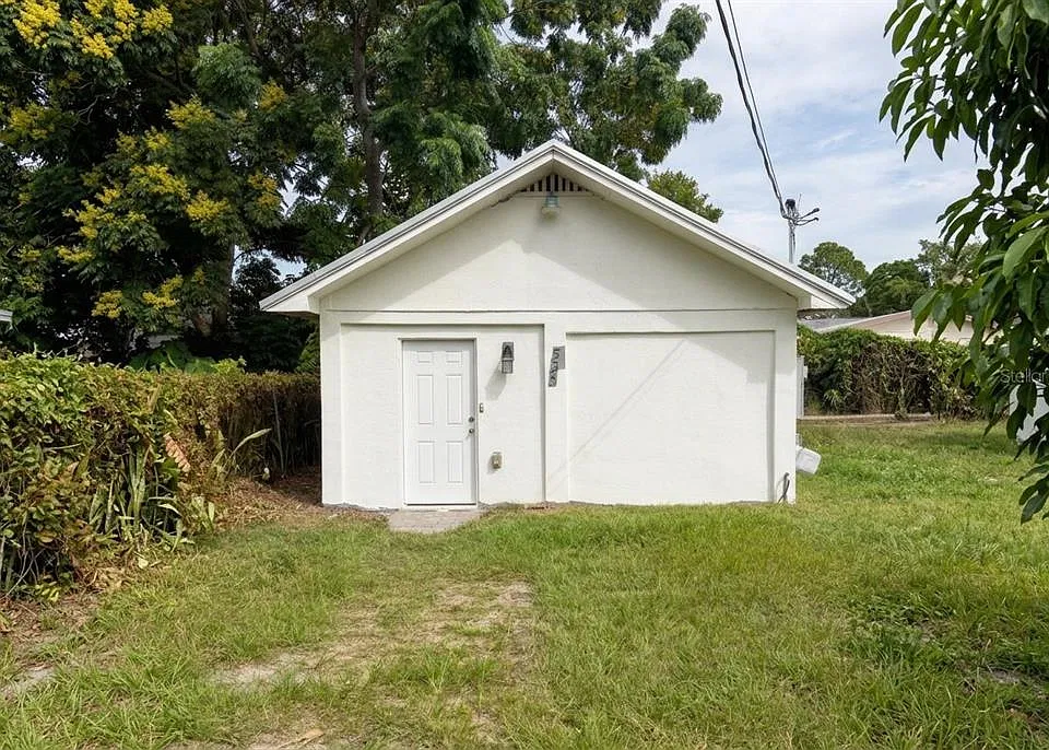 337 Avenue E SE #B