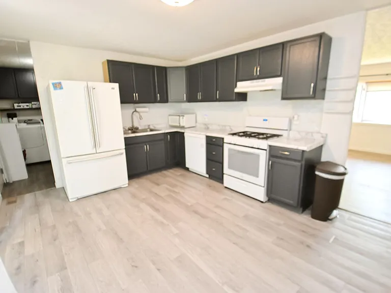 1330 Southlea Dr — Photo 4