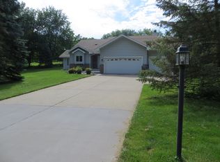 5706 Bluebird Ln, Minnetonka, MN 55345