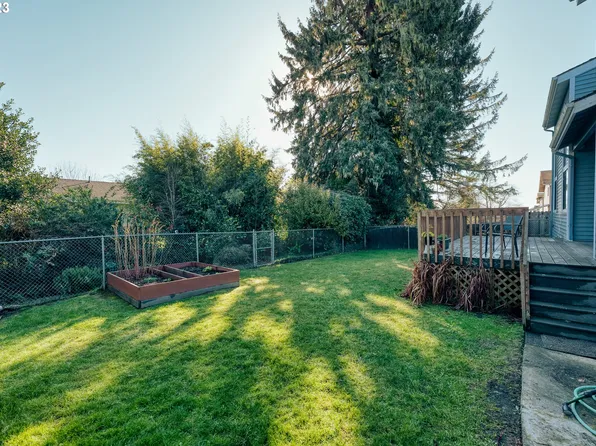 230 Cypress St, Brookings, OR 97415