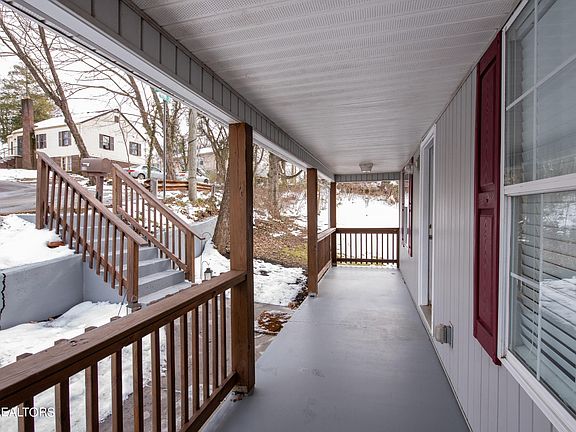 3rd image of 115 Marion St