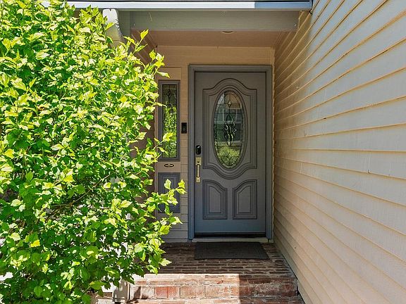 2nd image of 15508 SE Meadow Park Dr