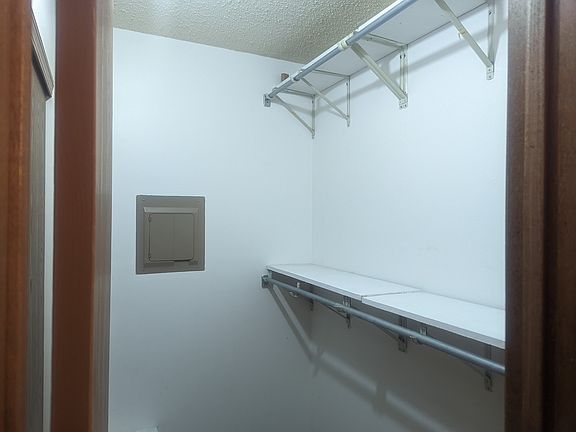 2nd image of 1613 Lyndhurst Dr APT B