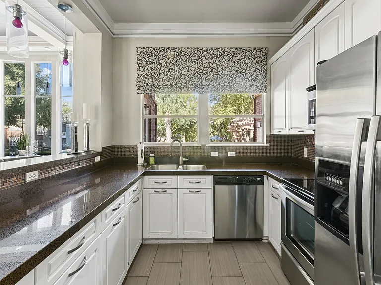 Whispering Creek Villas Apartment Homes — Photo 31