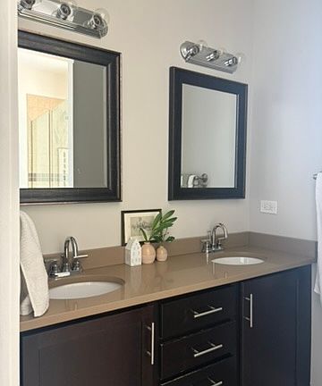 5th image of 1814 N Wood St APT 3