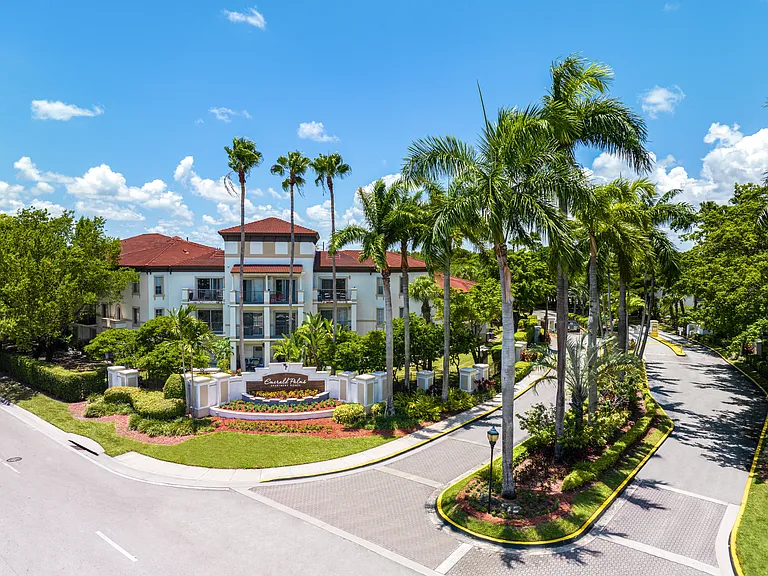Emerald Palms Apartment Homes — Photo 36