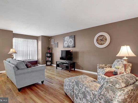2nd image of 574 Nanticoke Ct