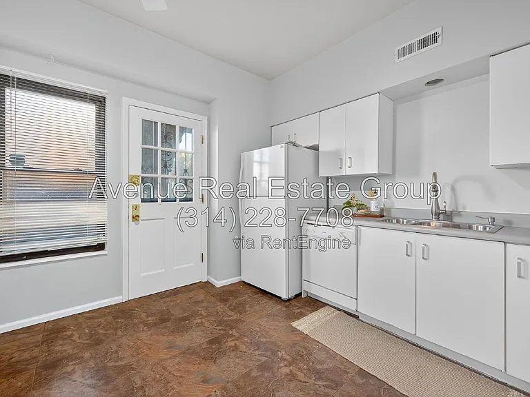 5559 Pershing Ave #1F — Photo 19