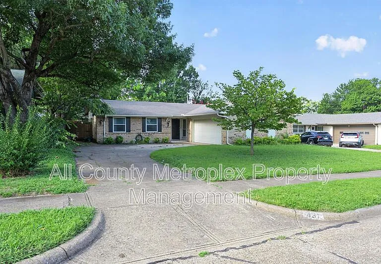 431 Malden Dr — Photo 1