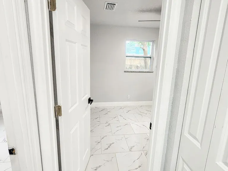 128 Kingston Ave — Photo 23