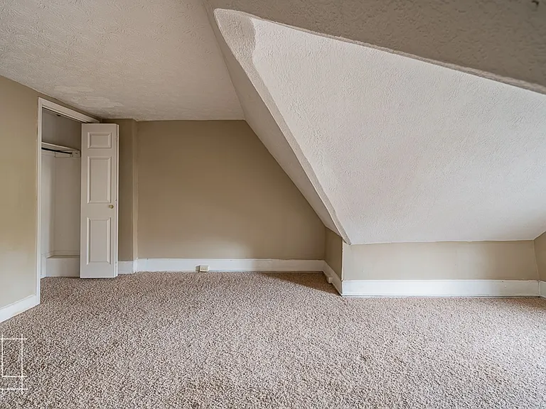 Neil House — Photo 27
