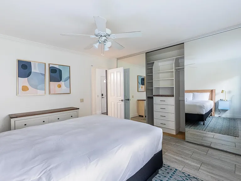 8529 Villa La Jolla Dr #E — Photo 12