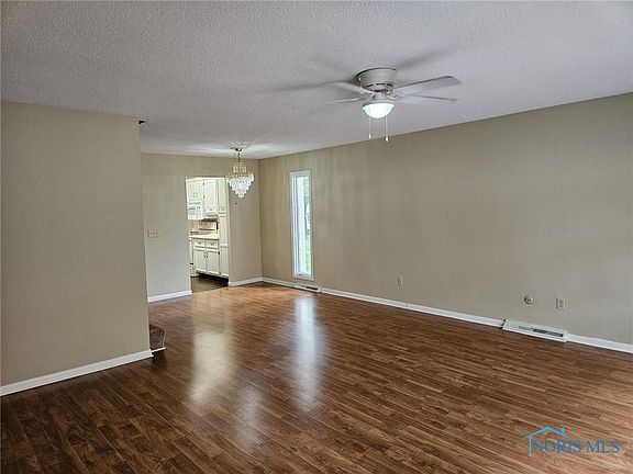 5th image of 2721 Westcastle Dr Unit A