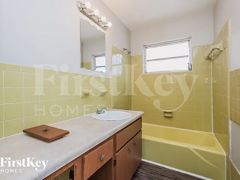 319 Scott Ct — Photo 14